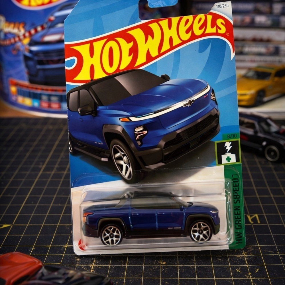 Hot Wheels 🚙 Silverado Blue Pickup – New on Card • Collector Die-Cast - Picture 3 of 10